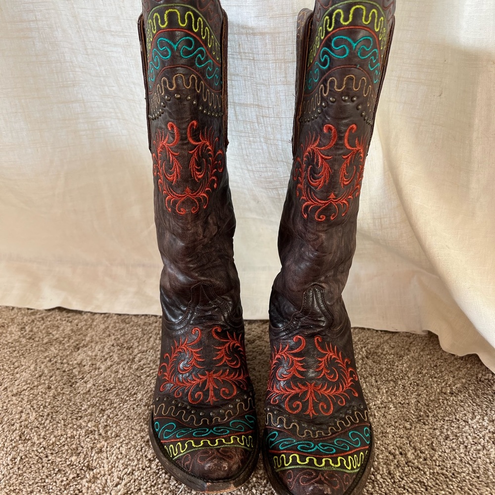 Beautiful Old Gringos boots! Brown with multicolor stitching